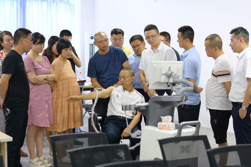 綿陽市、江油市醫(yī)療領(lǐng)航者蒞臨我司，共繪健康未來新篇章！3.jpg