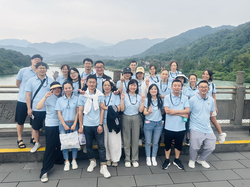 綿陽市先鋒醫(yī)療器械有限公司團(tuán)建之旅：共赴都江堰，凝聚先鋒之魂3.jpg